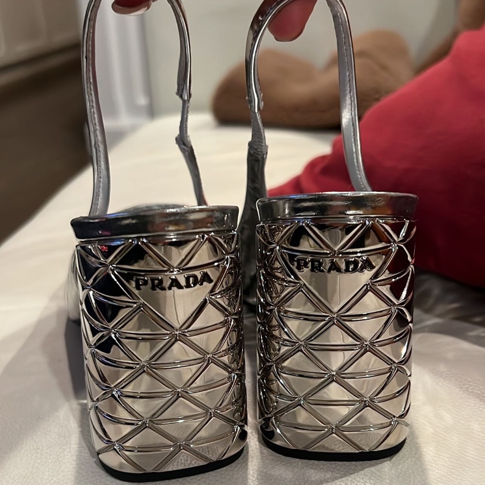 GORGEOUS PRADA SHOES IN SILVER :size 37